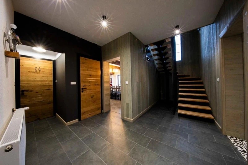 Marosfő Szállás | Villa (K1521-27) A kép szerzői jogvédelem alatt állhat. Javasolt a kapcsolatfelvétel a jog tulajdonossal. Marosfő Szállás | Villa (K1521-27) A kép szerzői jogvédelem alatt állhat. Javasolt a kapcsolatfelvétel a jog tulajdonossal.