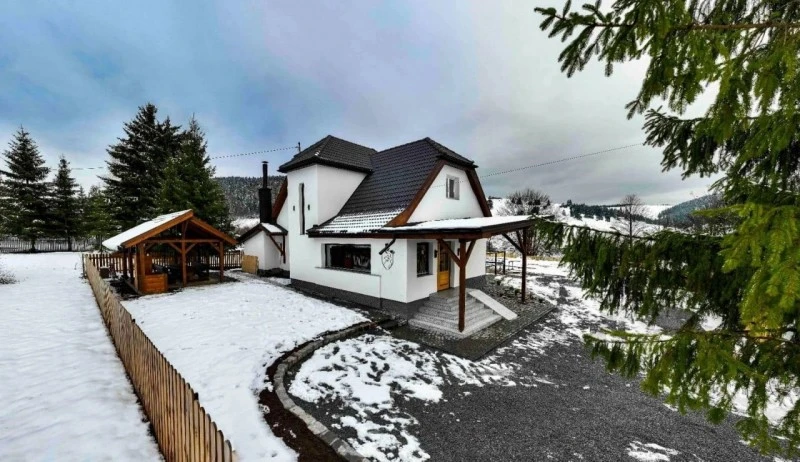 Izvoru Mureșului Cazare | Camping / Popas turistic (K1521-37) Imaginea poate fi supusă drepturilor de autor. Se recomandă contactarea titularului drepturilor.