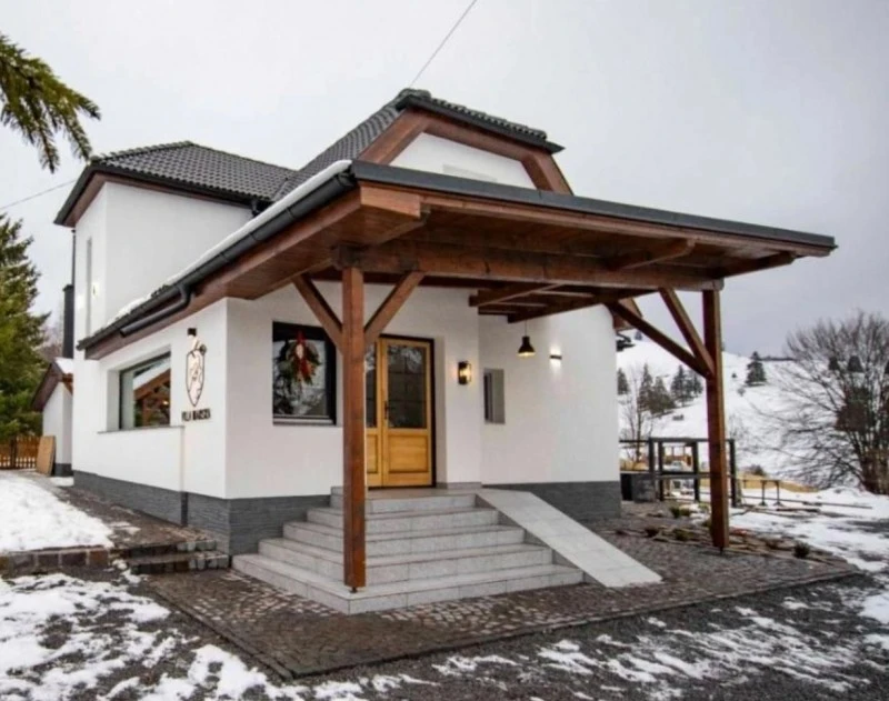 Izvoru Mureșului Cazare | Camping / Popas turistic (K1521-39) Imaginea poate fi supusă drepturilor de autor. Se recomandă contactarea titularului drepturilor.