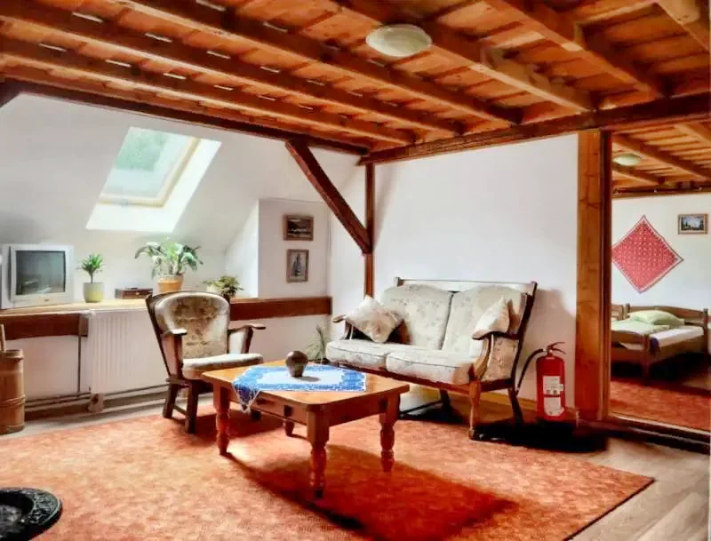 Rimetea Cazare | Motel (K0310-22) Imaginea poate fi supusă drepturilor de autor. Se recomandă contactarea titularului drepturilor.