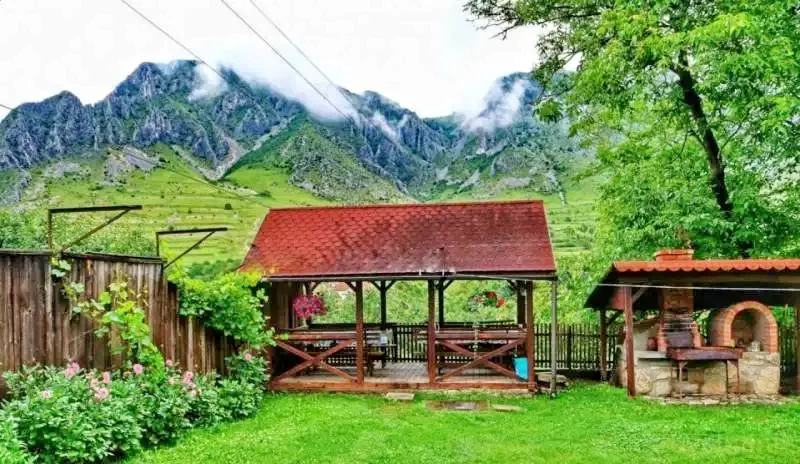 Cazare Rimetea - Pensiunea Panoráma** | Torockó - Panoráma Panzió**. Imaginea poate fi supusă drepturilor de autor. Se recomandă contactarea titularului drepturilor.