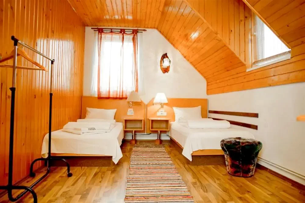 Torockó Szállás | Vendégház (K0346-33) A kép szerzői jogvédelem alatt állhat. Javasolt a kapcsolatfelvétel a jog tulajdonossal. Torockó Szállás | Vendégház (K0346-33) A kép szerzői jogvédelem alatt állhat. Javasolt a kapcsolatfelvétel a jog tulajdonossal.