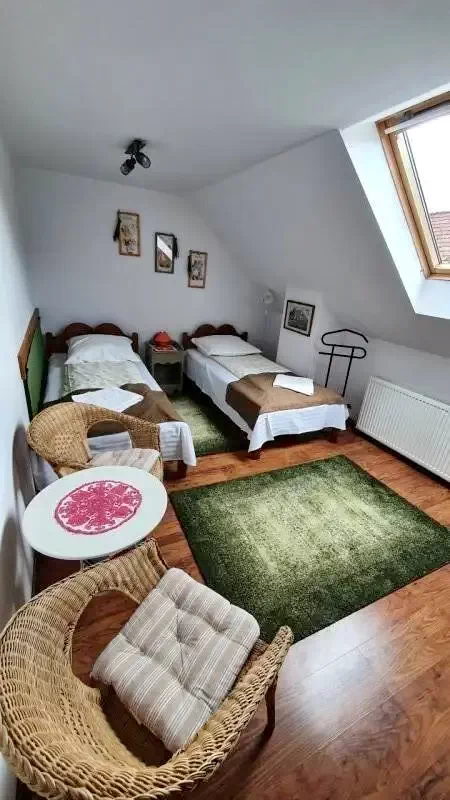 Rimetea Cazare | Motel (K0380-21) Imaginea poate fi supusă drepturilor de autor. Se recomandă contactarea titularului drepturilor.