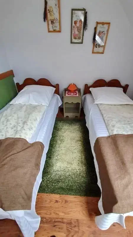 Rimetea Cazare | Motel (K0380-22) Imaginea poate fi supusă drepturilor de autor. Se recomandă contactarea titularului drepturilor.