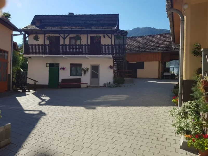 Torockó Szállás | Vendégház (K0399-30) A kép szerzői jogvédelem alatt állhat. Javasolt a kapcsolatfelvétel a jog tulajdonossal. Torockó Szállás | Vendégház (K0399-30) A kép szerzői jogvédelem alatt állhat. Javasolt a kapcsolatfelvétel a jog tulajdonossal.