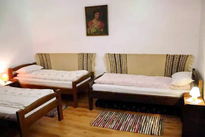 Rimetea Cazare | Motel (K0408-11) Imaginea poate fi supusă drepturilor de autor. Se recomandă contactarea titularului drepturilor.