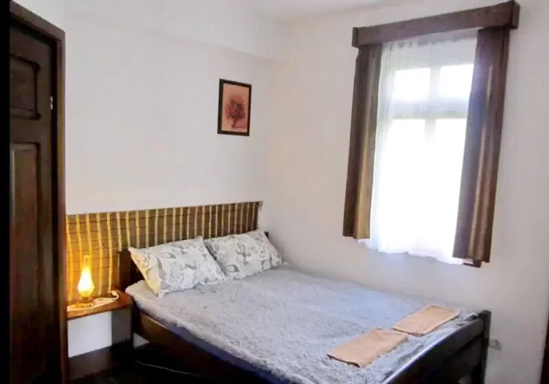 Rimetea Cazare | Motel (K0408-17) Imaginea poate fi supusă drepturilor de autor. Se recomandă contactarea titularului drepturilor.