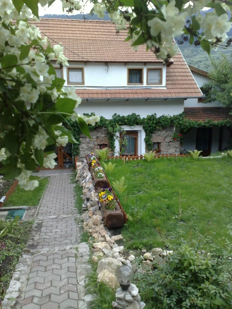 Rimetea Cazare | Motel (K0450-29) Imaginea poate fi supusă drepturilor de autor. Se recomandă contactarea titularului drepturilor.