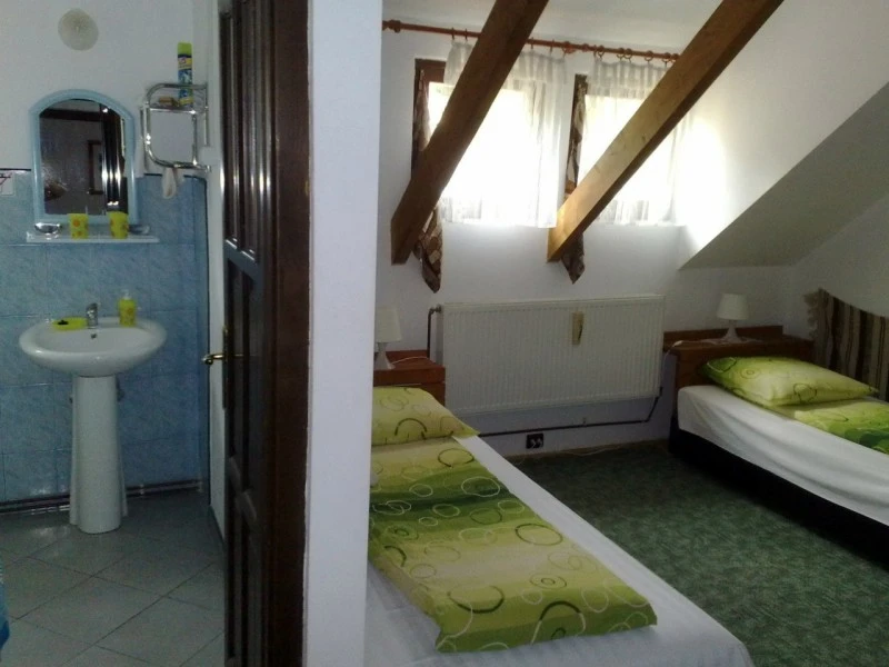 Rimetea Cazare | Motel (K0450-41) Imaginea poate fi supusă drepturilor de autor. Se recomandă contactarea titularului drepturilor.