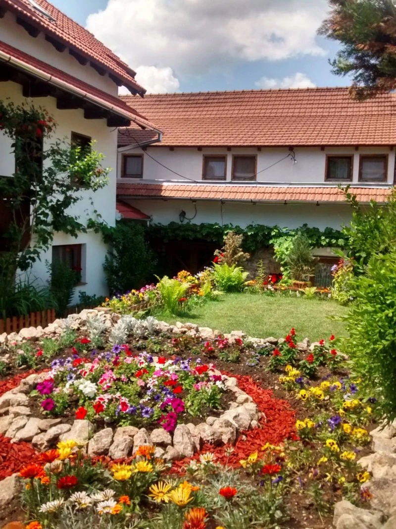 Torockó Szállás | Motel (K0450-53) A kép szerzői jogvédelem alatt állhat. Javasolt a kapcsolatfelvétel a jog tulajdonossal.