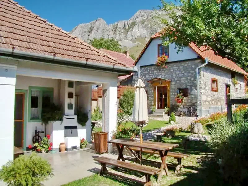 Rimetea Cazare | Motel (K0547-3) Imaginea poate fi supusă drepturilor de autor. Se recomandă contactarea titularului drepturilor.