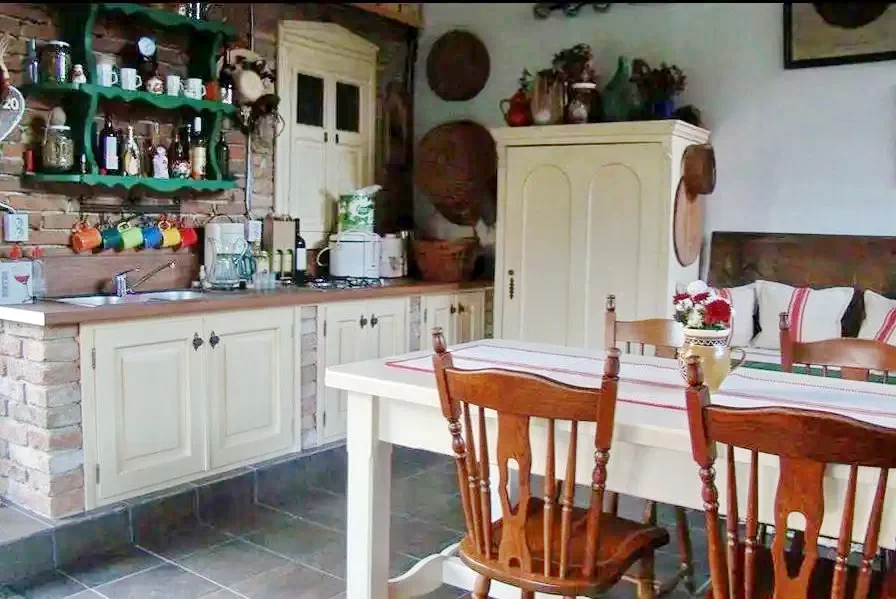 Rimetea Cazare | Motel (K0547-8) Imaginea poate fi supusă drepturilor de autor. Se recomandă contactarea titularului drepturilor.