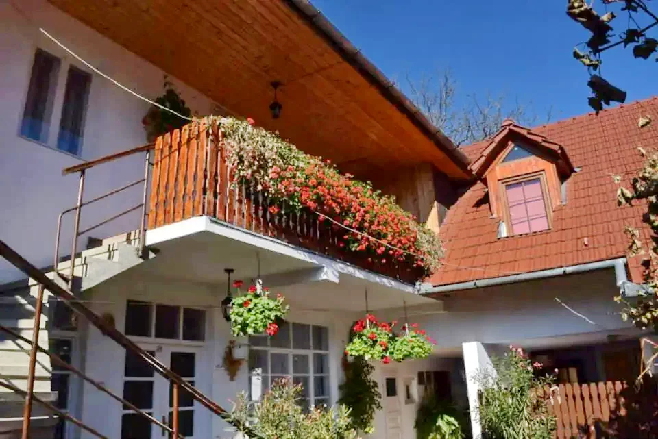 Rimetea Cazare | Motel (K1094-13) Imaginea poate fi supusă drepturilor de autor. Se recomandă contactarea titularului drepturilor.