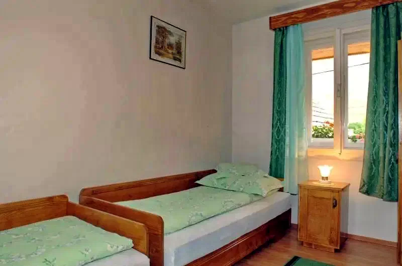 Rimetea Cazare | Motel (K1094-16) Imaginea poate fi supusă drepturilor de autor. Se recomandă contactarea titularului drepturilor.