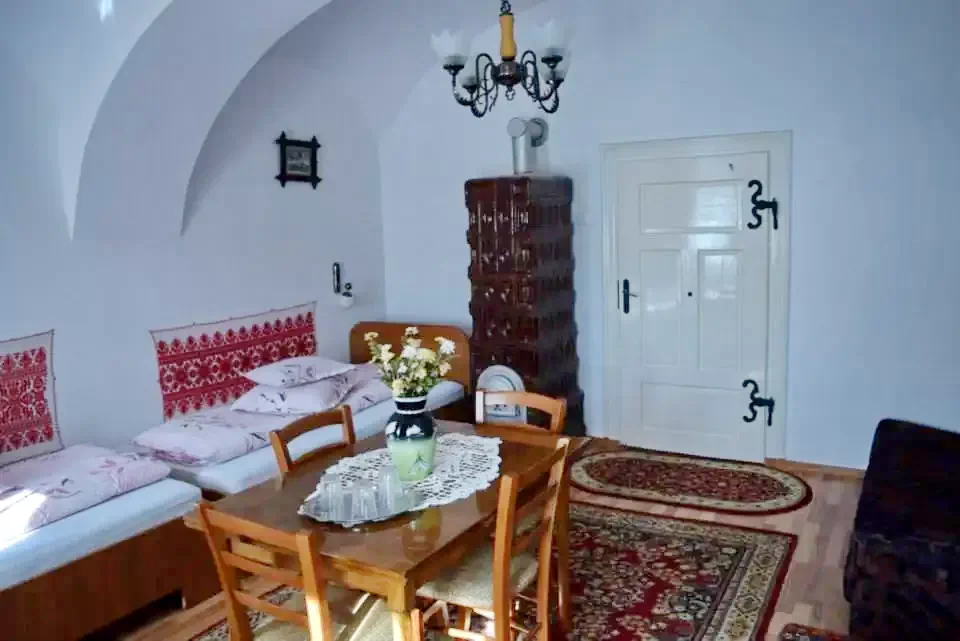 Rimetea Cazare | Motel (K1094-17) Imaginea poate fi supusă drepturilor de autor. Se recomandă contactarea titularului drepturilor.