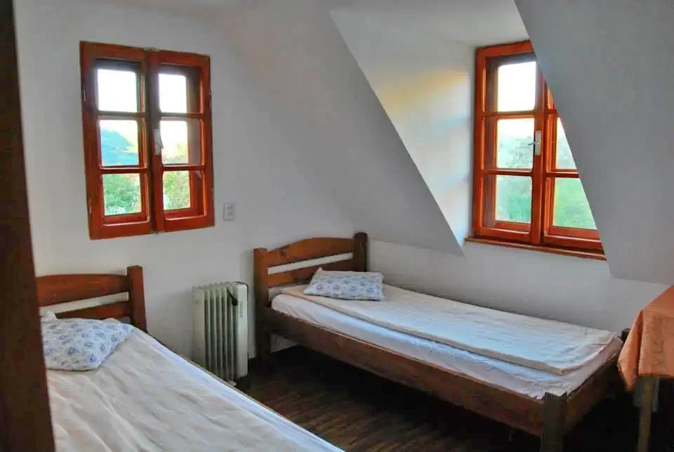 Cazare Rimetea - Centru de Tineret Casa Tóbiás | Torockó Tobiás ház, Brassai alapitványi szálló. Imaginea poate fi supusă drepturilor de autor. Se recomandă contactarea titularului drepturilor.