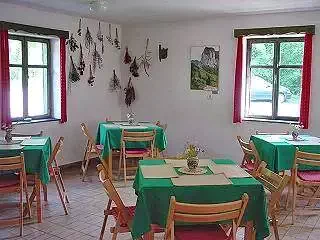 Rimetea Cazare | Motel (K1098-10) Imaginea poate fi supusă drepturilor de autor. Se recomandă contactarea titularului drepturilor.