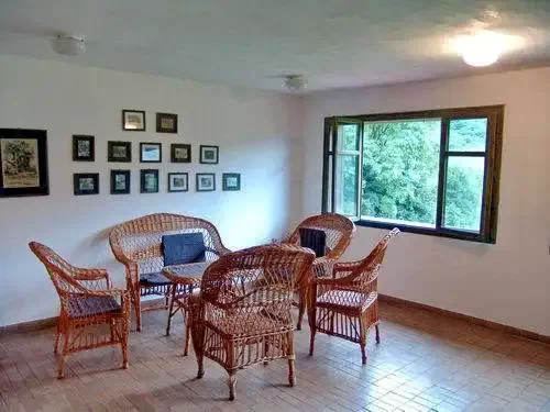 Rimetea Cazare | Motel (K1098-19) Imaginea poate fi supusă drepturilor de autor. Se recomandă contactarea titularului drepturilor.