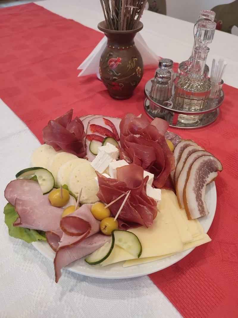 Rimetea Cazare | Motel (K1438-19) Imaginea poate fi supusă drepturilor de autor. Se recomandă contactarea titularului drepturilor.