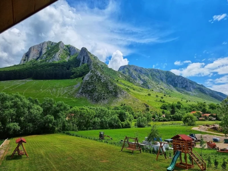 Rimetea Cazare | Motel (K1438-55) Imaginea poate fi supusă drepturilor de autor. Se recomandă contactarea titularului drepturilor.