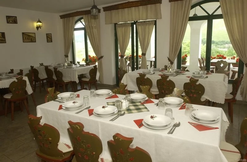 Rimetea Cazare | Motel (K1482-20) Imaginea poate fi supusă drepturilor de autor. Se recomandă contactarea titularului drepturilor.