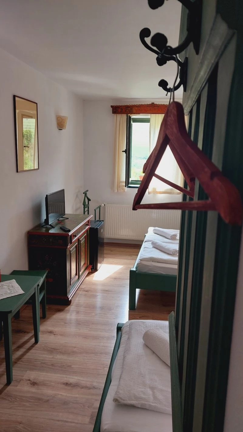 Rimetea Cazare | Motel (K1482-36) Imaginea poate fi supusă drepturilor de autor. Se recomandă contactarea titularului drepturilor.