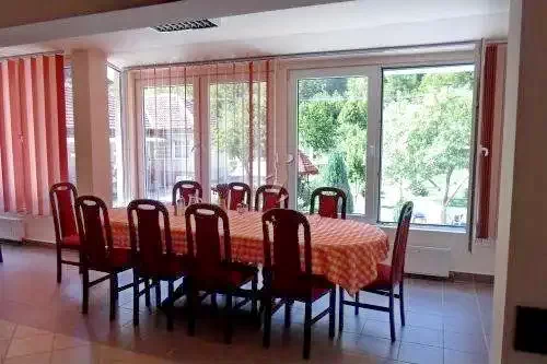 Remeți Cazare | Pensiune (K0676-2) Imaginea poate fi supusă drepturilor de autor. Se recomandă contactarea titularului drepturilor.