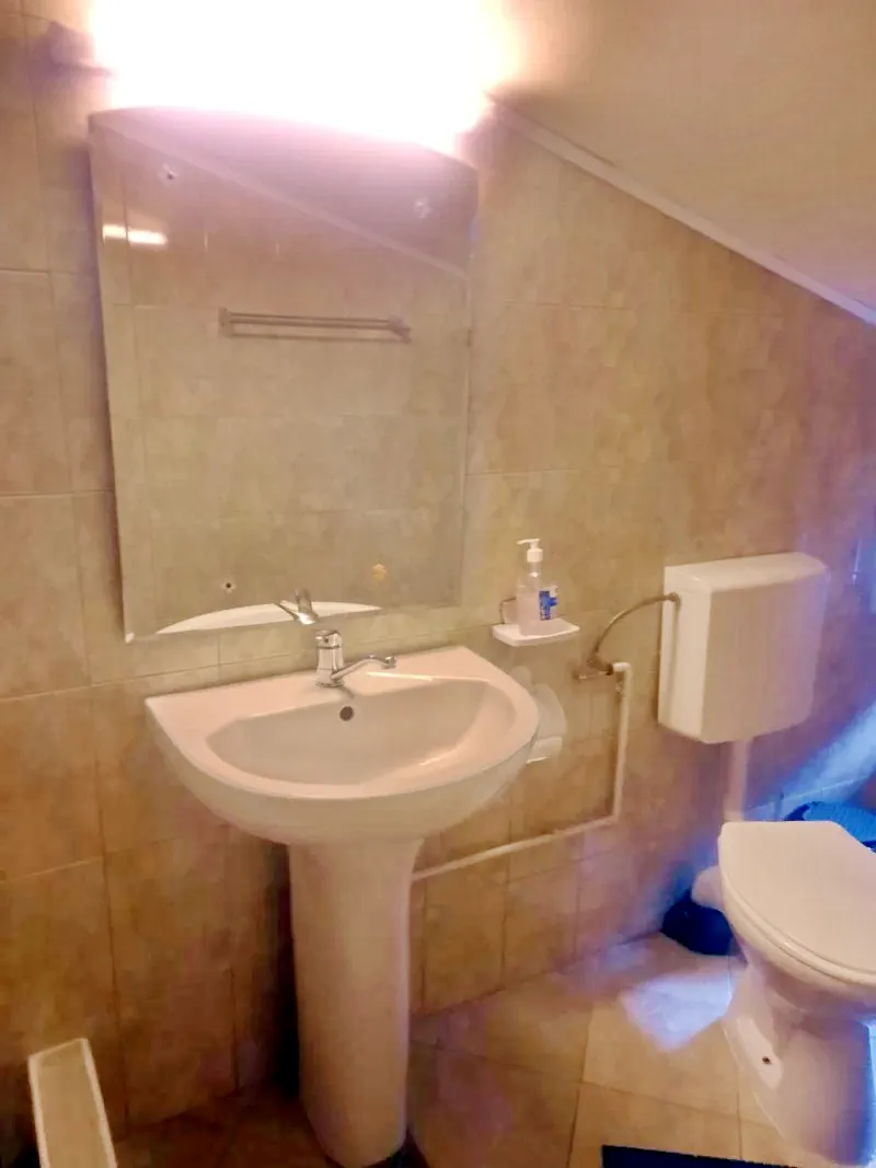 Remeți Cazare | Pensiune (K0676-37) Imaginea poate fi supusă drepturilor de autor. Se recomandă contactarea titularului drepturilor.