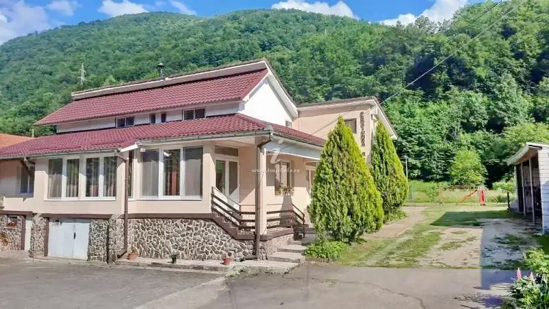 Remeți Cazare | Pensiune (K0676-44) Imaginea poate fi supusă drepturilor de autor. Se recomandă contactarea titularului drepturilor.