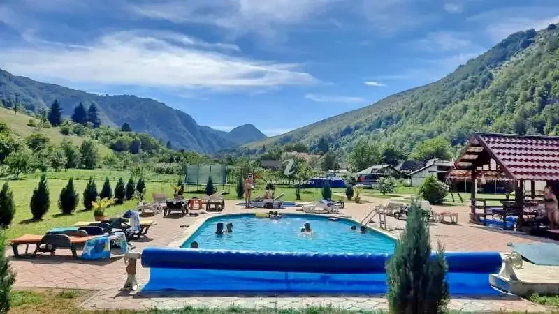 Remeți Cazare | Pensiune (K0676-46) Imaginea poate fi supusă drepturilor de autor. Se recomandă contactarea titularului drepturilor.