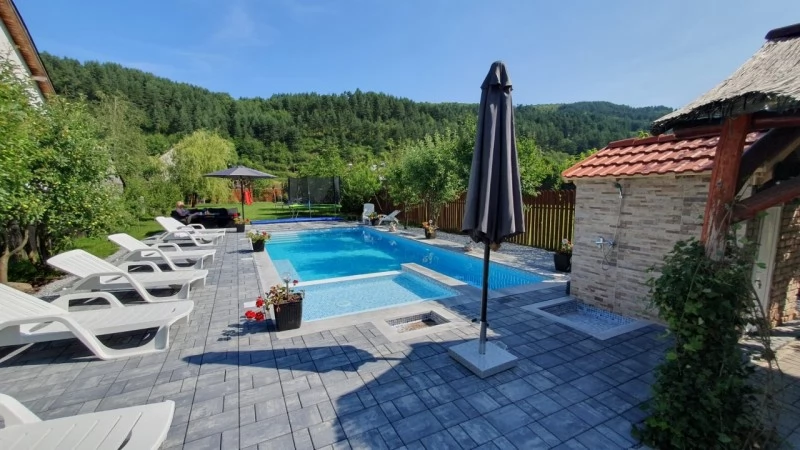 Praid Cazare | Motel (K0140-2) Imaginea poate fi supusă drepturilor de autor. Se recomandă contactarea titularului drepturilor.