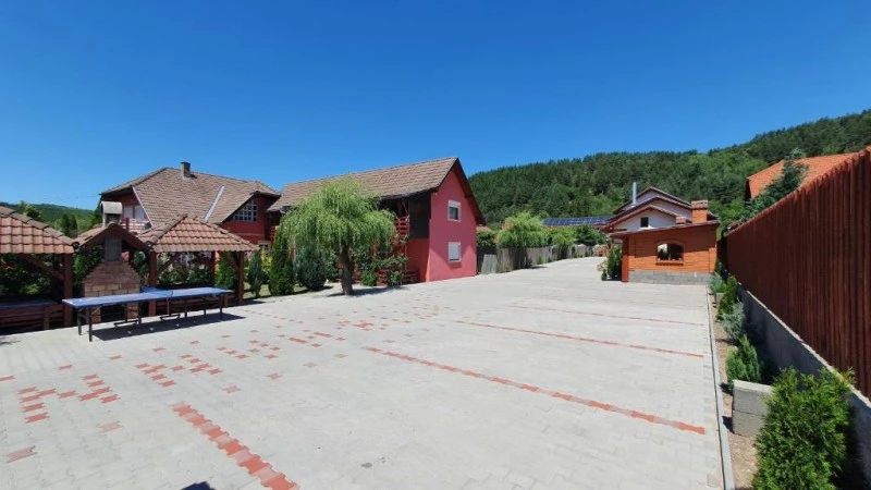 Praid Cazare | Motel (K0140-37) Imaginea poate fi supusă drepturilor de autor. Se recomandă contactarea titularului drepturilor.