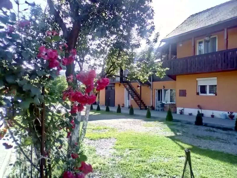 Parajd Szállás | Motel (K0148-42) A kép szerzői jogvédelem alatt állhat. Javasolt a kapcsolatfelvétel a jog tulajdonossal.