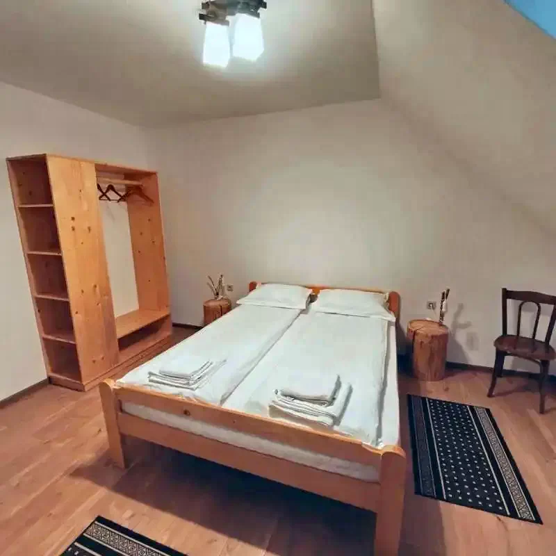 Racu Cazare | Motel (K1360-13) Imaginea poate fi supusă drepturilor de autor. Se recomandă contactarea titularului drepturilor.