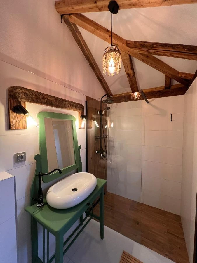 Racu Cazare | Motel (K1360-17) Imaginea poate fi supusă drepturilor de autor. Se recomandă contactarea titularului drepturilor.