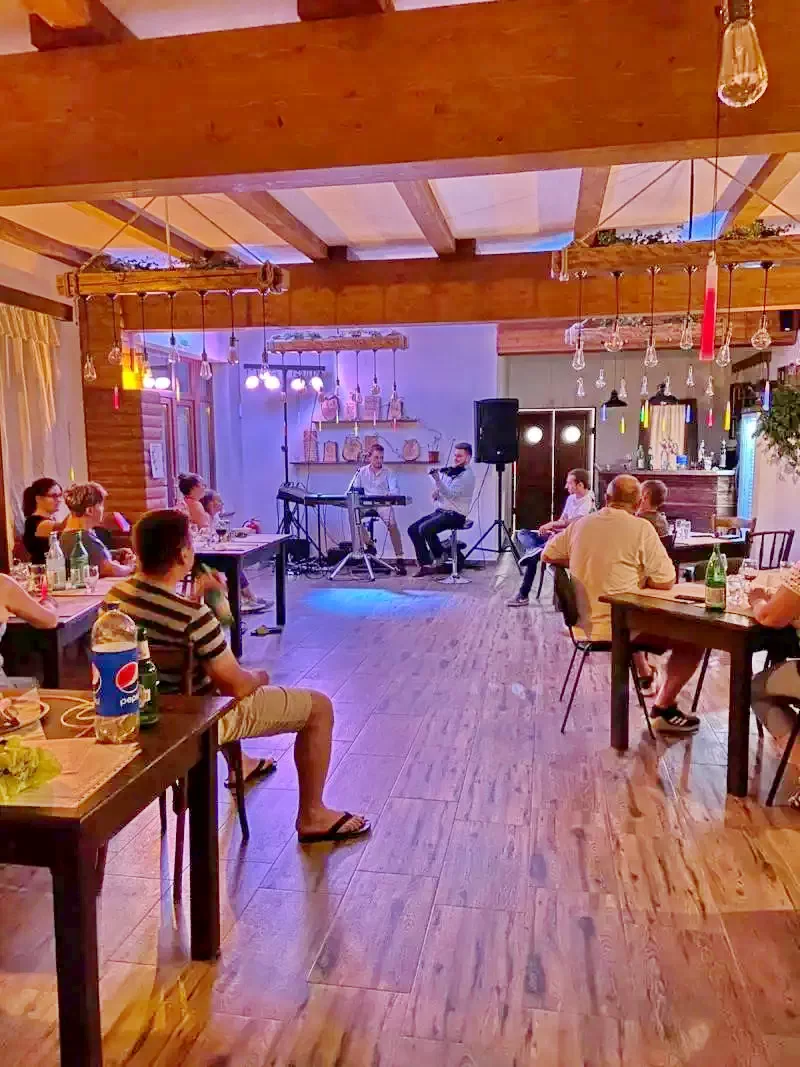 Racu Cazare | Motel (K1360-26) Imaginea poate fi supusă drepturilor de autor. Se recomandă contactarea titularului drepturilor.