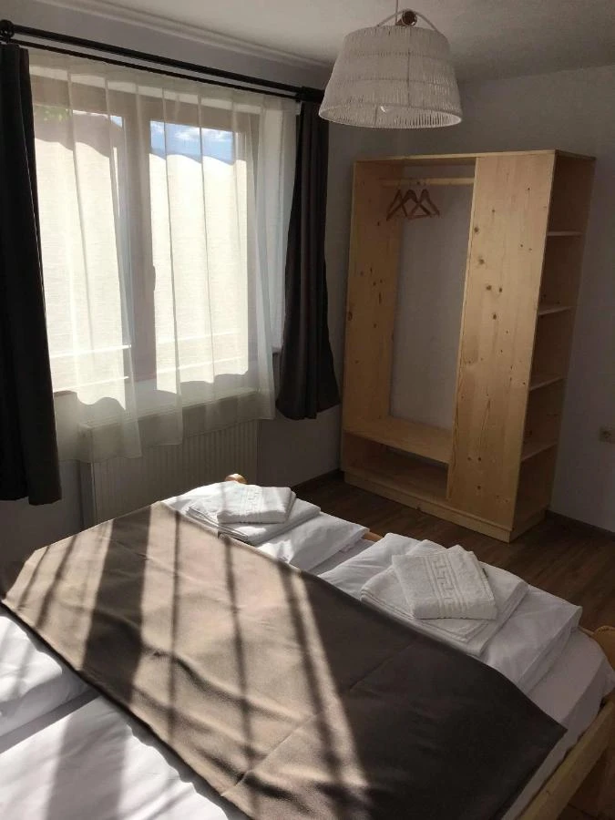 Racu Cazare | Motel (K1360-32) Imaginea poate fi supusă drepturilor de autor. Se recomandă contactarea titularului drepturilor.