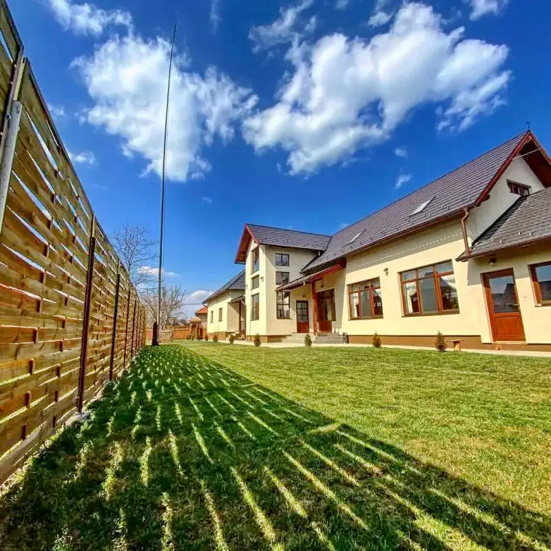 Racu Cazare | Motel (K1360-41) Imaginea poate fi supusă drepturilor de autor. Se recomandă contactarea titularului drepturilor.