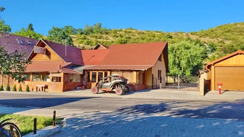 Praid Cazare | Motel (K0183-51) Imaginea poate fi supusă drepturilor de autor. Se recomandă contactarea titularului drepturilor.