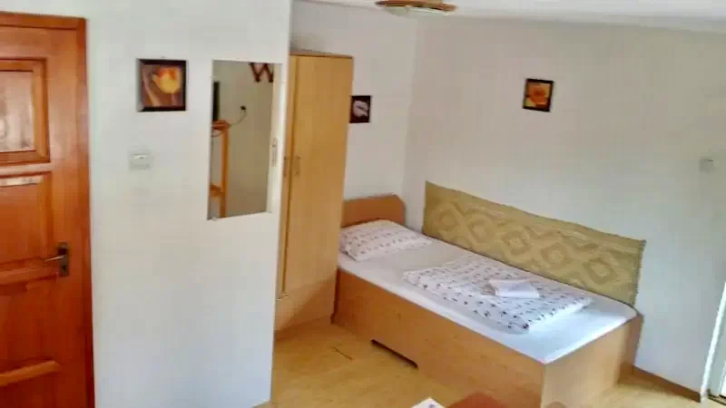 Parajd Szállás | Vendégház (K0221-13) A kép szerzői jogvédelem alatt állhat. Javasolt a kapcsolatfelvétel a jog tulajdonossal. Parajd Szállás | Vendégház (K0221-13) A kép szerzői jogvédelem alatt állhat. Javasolt a kapcsolatfelvétel a jog tulajdonossal.