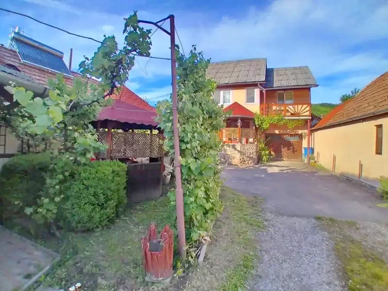 Parajd Szállás | Kulcsosház / Turisztikai faház (K0231-26) A kép szerzői jogvédelem alatt állhat. Javasolt a kapcsolatfelvétel a jog tulajdonossal.