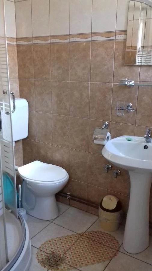 Parajd Szállás | Motel (K0271-13) A kép szerzői jogvédelem alatt állhat. Javasolt a kapcsolatfelvétel a jog tulajdonossal.