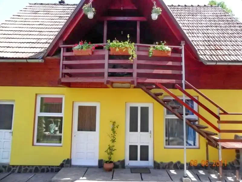 Parajd Szállás | Kulcsosház (K0293-4) A kép szerzői jogvédelem alatt állhat. Javasolt a kapcsolatfelvétel a jog tulajdonossal. Parajd Szállás | Kulcsosház (K0293-4) A kép szerzői jogvédelem alatt állhat. Javasolt a kapcsolatfelvétel a jog tulajdonossal.