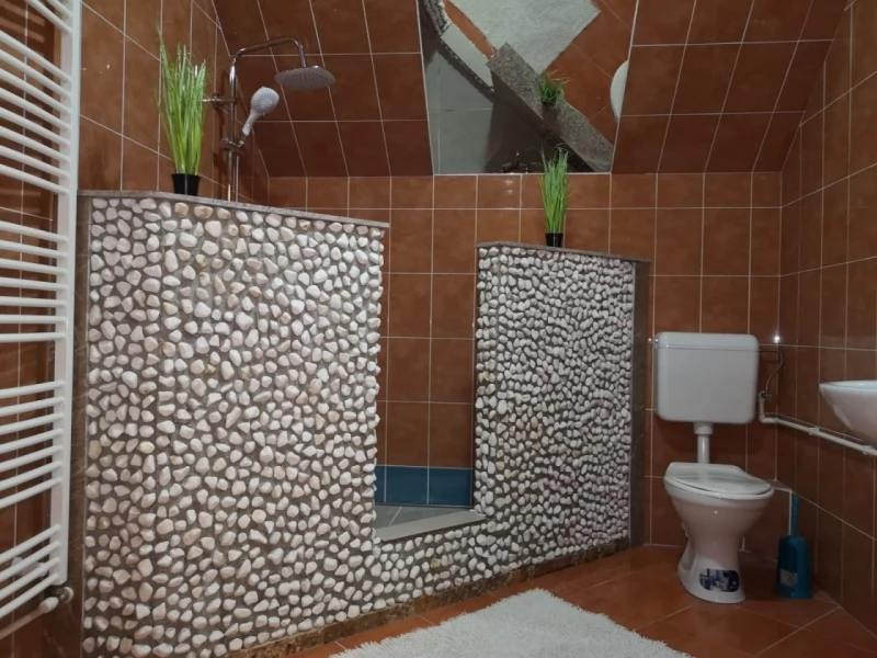 Parajd Szállás | Kulcsosház (K0296-5) A kép szerzői jogvédelem alatt állhat. Javasolt a kapcsolatfelvétel a jog tulajdonossal. Parajd Szállás | Kulcsosház (K0296-5) A kép szerzői jogvédelem alatt állhat. Javasolt a kapcsolatfelvétel a jog tulajdonossal.