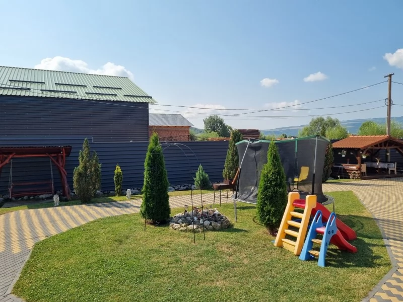 Praid Cazare | Sat de vacanță (K0296-32) Imaginea poate fi supusă drepturilor de autor. Se recomandă contactarea titularului drepturilor.