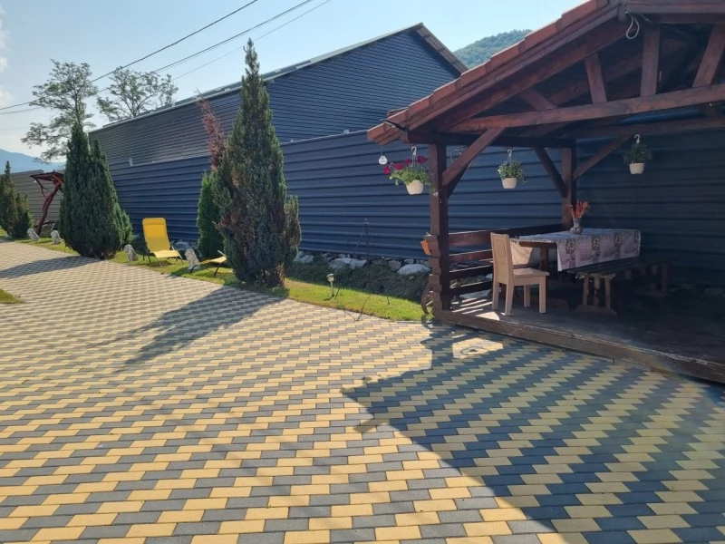 Praid Cazare | Sat de vacanță (K0296-34) Imaginea poate fi supusă drepturilor de autor. Se recomandă contactarea titularului drepturilor.