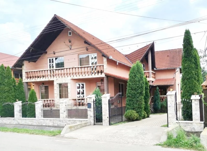 Praid Cazare | Sat de vacanță (K0296-35) Imaginea poate fi supusă drepturilor de autor. Se recomandă contactarea titularului drepturilor.