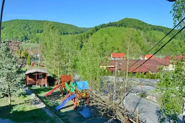 Praid Cazare | Motel (K0300-15) Imaginea poate fi supusă drepturilor de autor. Se recomandă contactarea titularului drepturilor.