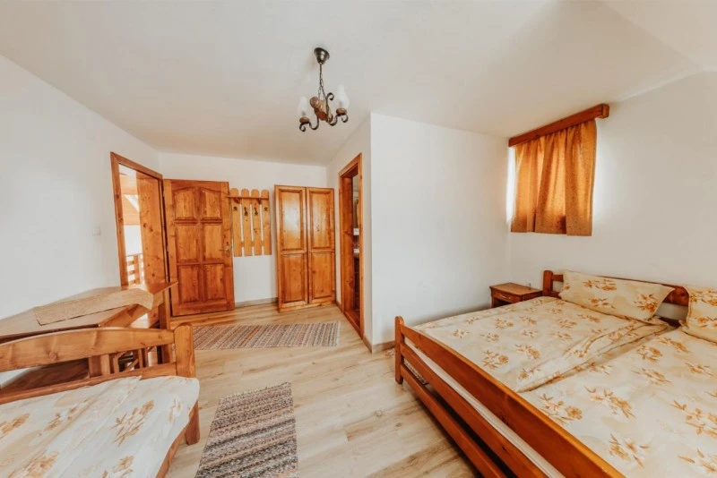 Praid Cazare | Cabană (K0303-26) Imaginea poate fi supusă drepturilor de autor. Se recomandă contactarea titularului drepturilor.