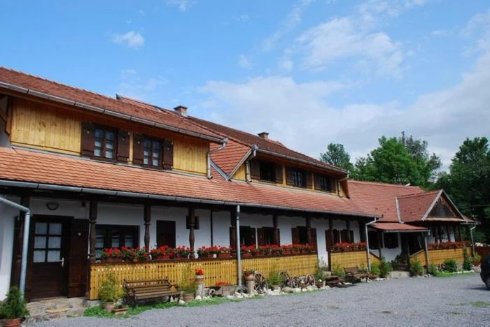 Praid Cazare | Motel (K0304-40) Imaginea poate fi supusă drepturilor de autor. Se recomandă contactarea titularului drepturilor.